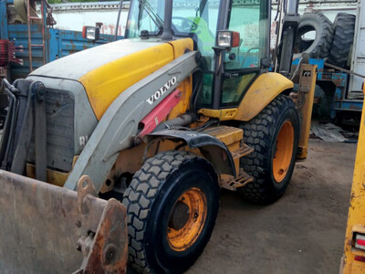 Экскаватор-погрузчик Volvo BL61